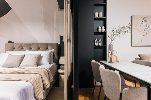 Spaciouses 1-bedroom apartments with AC, WiFi in superb Bilice