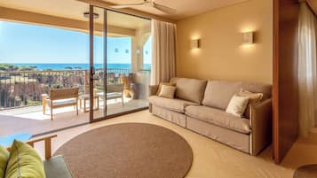 Premium Suite Plus Vista Mar | Oturma alanı | Uydu yayını kanalları bulunan 49 inç LCD televizyon