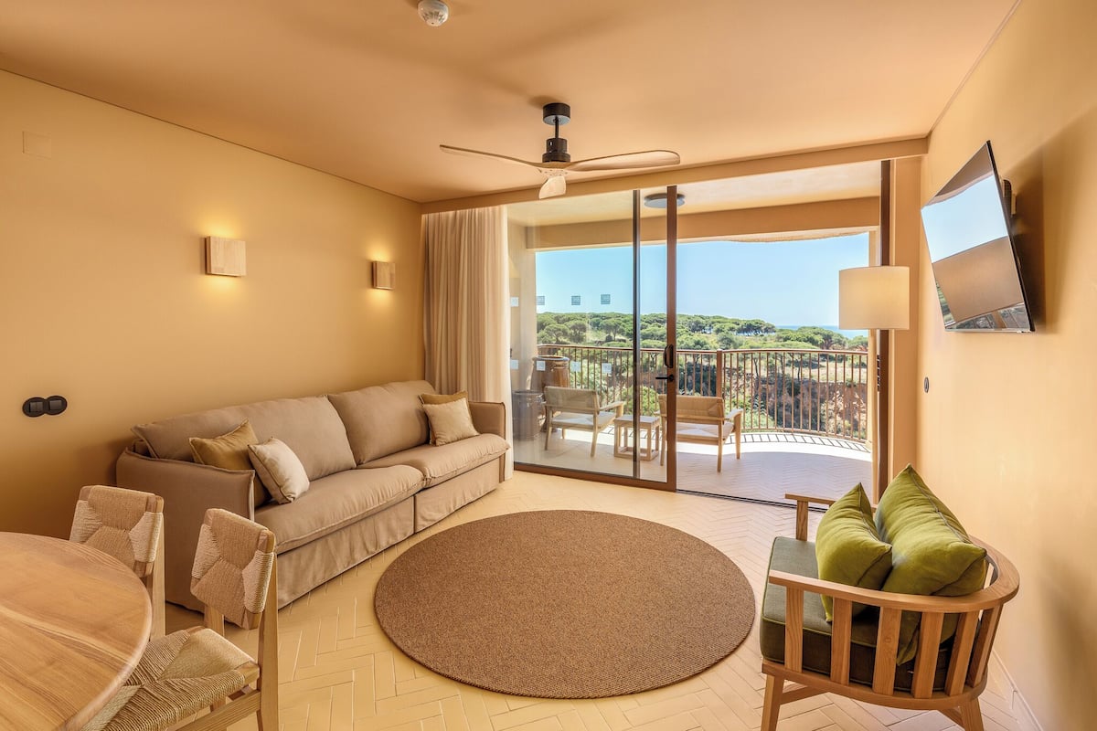 Premium Suite Vista Mar | บริเวณนั่งเล่น | ทีวีจอแอลซีดี 49 นิ้ว พร้อมช่องดาวเทียม, ฟุตบอลโต๊ะ