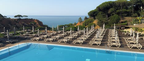 Piscine couverte, piscine extérieure