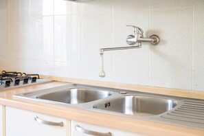 Fridge, microwave, stovetop, cookware/dishes/utensils