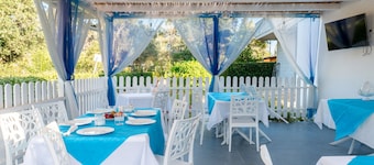 Bungalow 'Agriturismo Alimini- 1' with Private Terrace, Wi-Fi and Air Conditioning