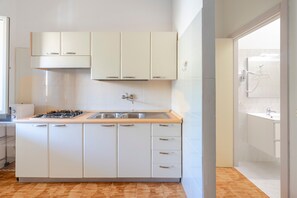 Fridge, microwave, stovetop, cookware/dishes/utensils