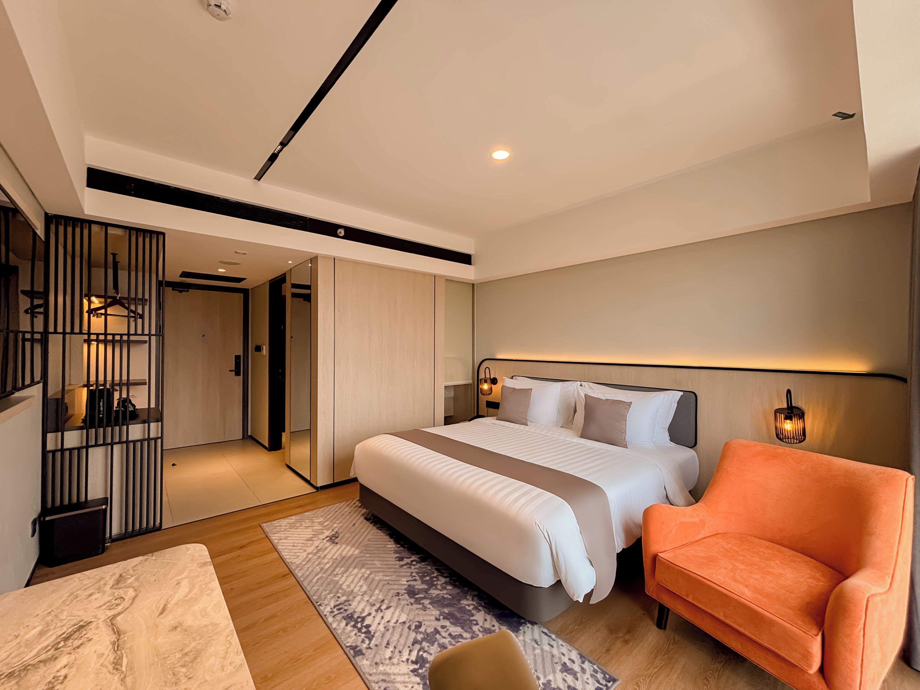 Premier tweepersoonskamer, balkon | Een kluis op de kamer, een bureau, gratis wifi, beddengoed