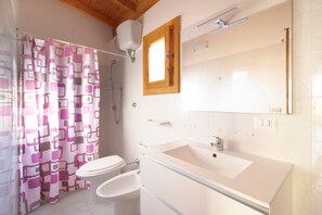 Shower, free toiletries, hair dryer, towels