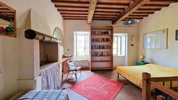 1 dormitori i roba de llit