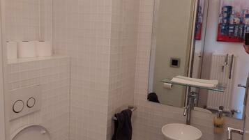 Handtücher, Seife, Toilettenpapier