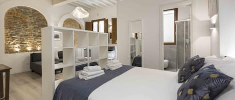 2 bedrooms, iron/ironing board