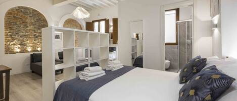 2 Schlafzimmer, Bügeleisen/Bügelbrett