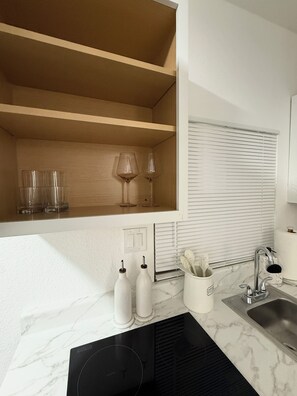 Four à micro-ondes, surface de cuisson