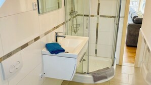 風筒、提供毛巾、廁紙