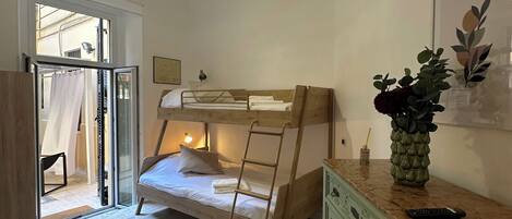 3 dormitoris, escriptori, planxa i posts de planxar i wifi