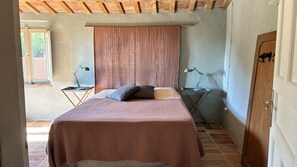4 bedrooms, travel crib, WiFi, bed sheets