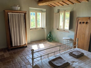 4 bedrooms, WiFi, bed sheets