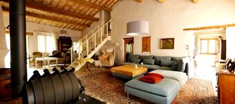 Historic farmhouse for families - with large garden in the Marche region