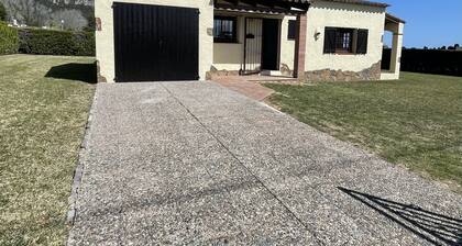 3 Bedroom Holiday Home Near the Beach