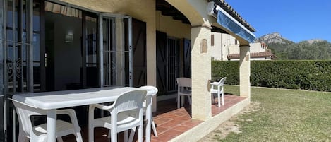 House | Outdoor dining