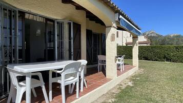 House | Outdoor dining