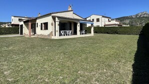 House | Exterior - 3 Bedroom Holiday Home Near the Beach (Torroella de Montgrí)