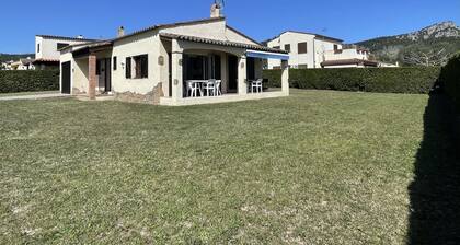 3 Bedroom Holiday Home Near the Beach