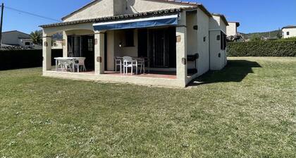 3 Bedroom Holiday Home Near the Beach