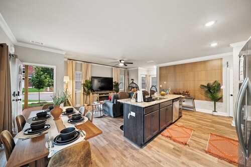 4 King Beds - 2 Game Rooms - Sleeps 24, By DT & UGA