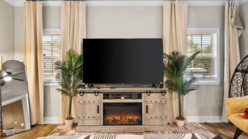 8 bedrooms, desk, iron/ironing board, travel cot