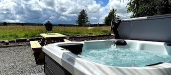 This dome house is a 1 bedroom(s), 2 bathrooms, located in Causeway Coast and Glens, Northern Ireland.