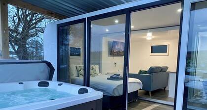 This dome house is a 1 bedroom(s), 1 bathrooms, located in Causeway Coast and Glens, Northern Ireland.