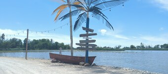 Cozy Upstairs Unit Near River and Marina Access