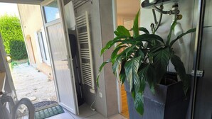 A clean, modern bathroom with a shower, a towel rack, and a potted plant. - Provence getaway just minutes from Cassis with private pool (Carnoux-en-Provence)