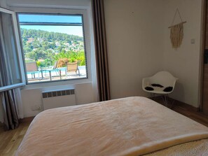 WiFi, bed sheets