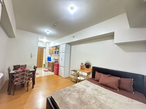 Cozy, Affordable place in Ermita with free gym and pool