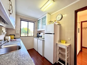 Microwave, dishwasher, coffee/tea maker, cookware/dishes/utensils - Vilamoura Central 12 With Pool by Homing (Loulé)