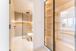 تجهيزات دش، مجففات شعر، مناشف، صابون