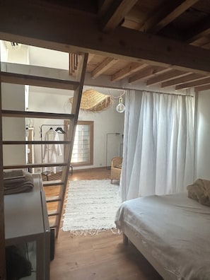 2 quartos, ferros/tábuas de passar roupa, Wi-Fi, roupa de cama