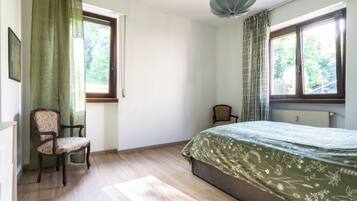 1 bedroom, bed sheets