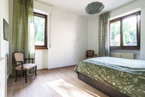 1 bedroom, bed sheets