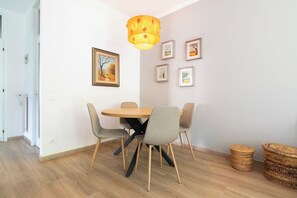 Dining - Very central apartment with views of the spa and Prosecco hills (Vittorio Veneto)