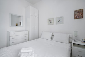 2 bedrooms, iron/ironing board, free WiFi, bed sheets