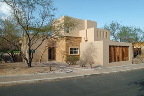 Exterior - Villa 3BR Ocean View & Jacuzzi at Colinas (La Paz)