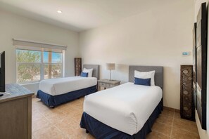 4 bedrooms, desk, iron/ironing board, WiFi