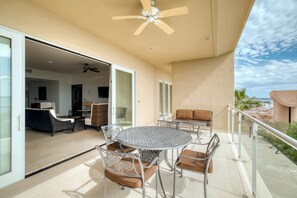 Outdoor dining - 2BR Ocean View & Terrace at Vistamar (La Paz)