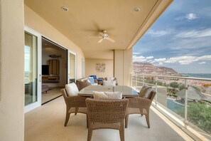 Outdoor dining - 3BR Ocean View & Terrace at Vistamar (La Paz)