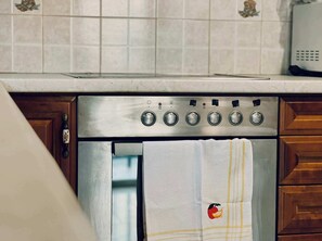 Réfrigérateur, micro-ondes, four, cafetière/bouilloire