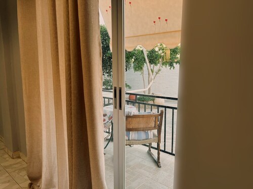 Lovely 2 Bd Home in the Heart of Troezen