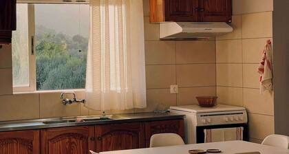 Lovely 2 Bd Home in the Heart of Troezen