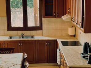 Refrigerador, horno, cafetera y tetera y tostadora 