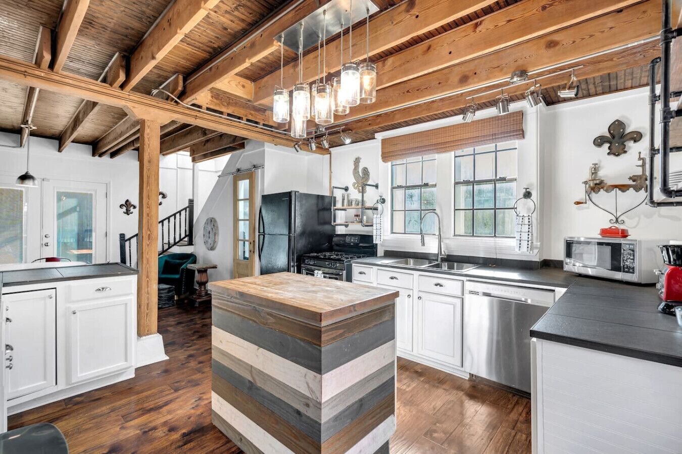 Refrigerador, microondas, horno y parrilla de estufa 