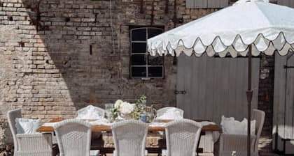 Französisches Landhaus am Rhein, mit großem Hof und Parkplätzen, Tierfreundlich